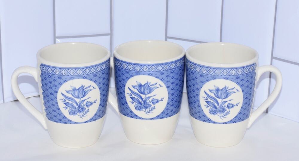 Churchill Out of The Blue Tea Coffee Cups Discontinued Made in England X-3